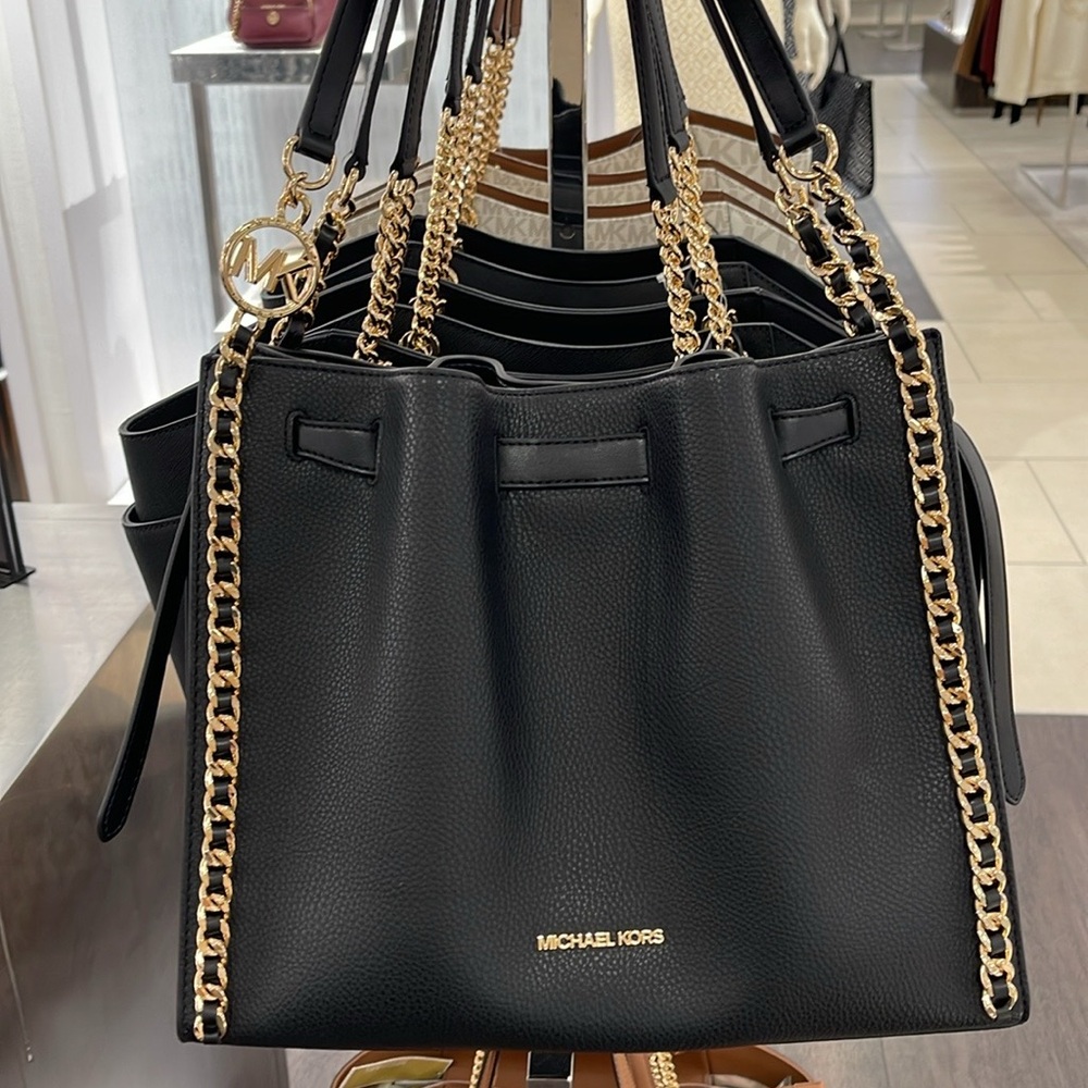 MICHAEL KORS
MINA LARGE BELTED CHAIN SHOULDER BAG BLACK COLOR - Picture 7 of 16